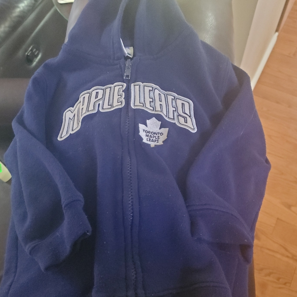 2 for $15🏷️Zip-up hoodie Maple 🍁 Leafs
